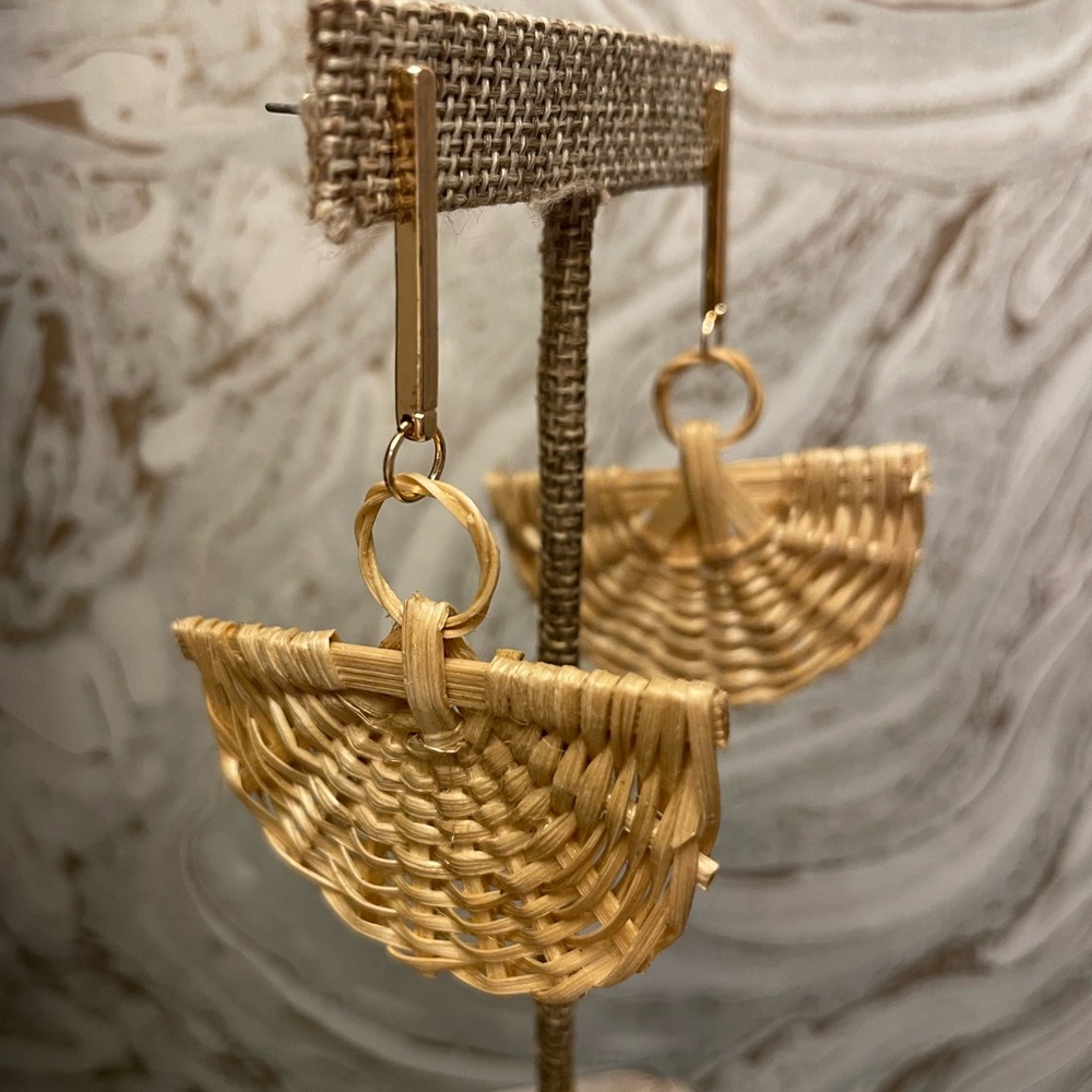NWOT Raffia Fan-Style Basketweave Drop Earrings with Gold Tone Bar